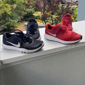 2 pairs of NIKE sneakers